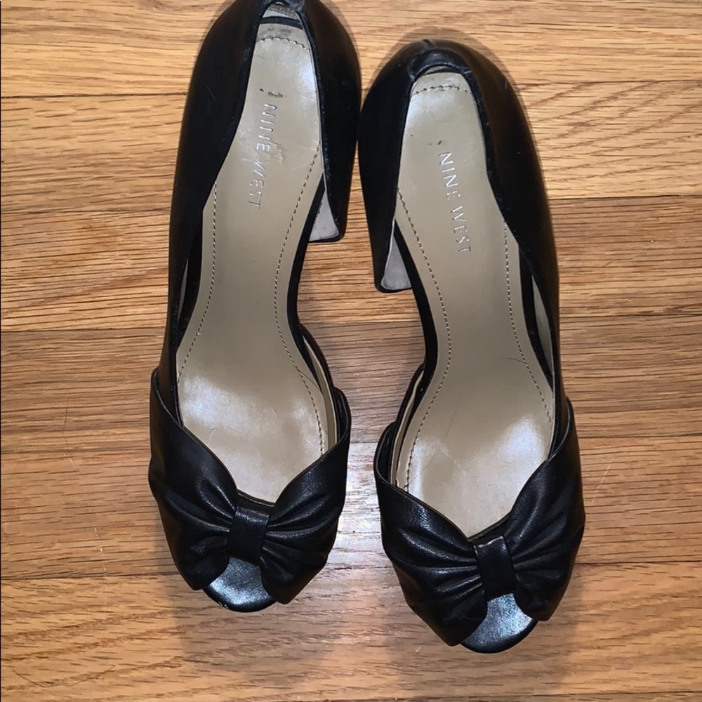 Nine West bow pumps